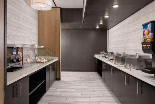 อาหารและเครื่องดื่ม, เรดิสัน โฮเทล เวสต์ เมมฟิส (Radisson Hotel West Memphis) in เวสต์เมมฟิส (AR)