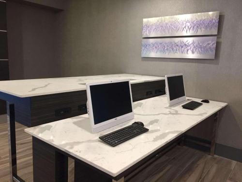 Radisson Hotel Oakland Airport - image 12