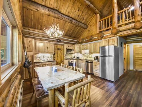 Alpine Creek Lodge home in Blue River, USA
