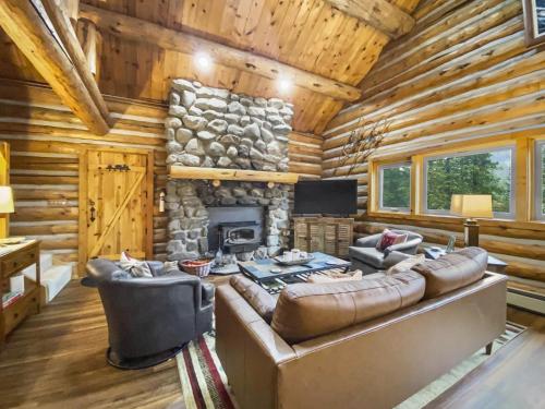 Alpine Creek Lodge home in Blue River, USA