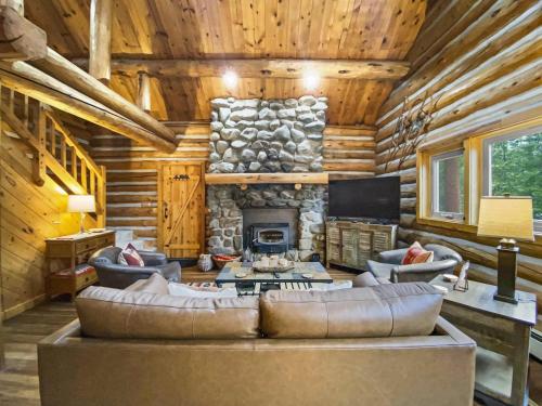 Alpine Creek Lodge home in Blue River, USA