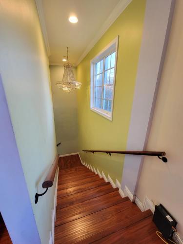 3 bedroom apartment near MrC with patio area 5 minutes to Rodeo Drive in Los Angeles, USA