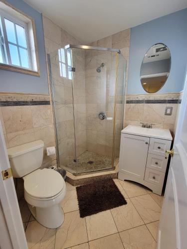 3 bedroom apartment near MrC with patio area 5 minutes to Rodeo Drive in Los Angeles, USA