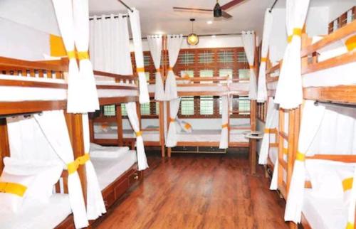 Mixed Dormitory Room image 2