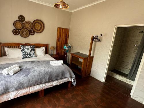 2 bedrooms, 5 beds