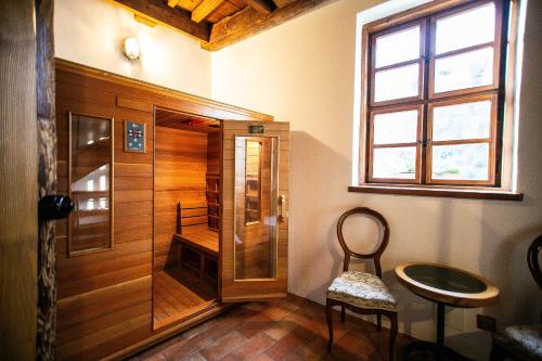 Family Two-Bedroom Apartment with View image 10
