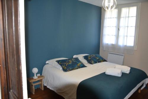3 twin beds
