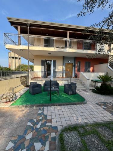 Villa Carmela - Elegante villa immersa nel verde in Marigliano