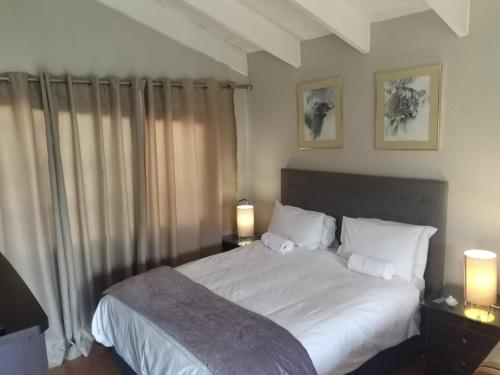 1 queen bed, 1 twin bed