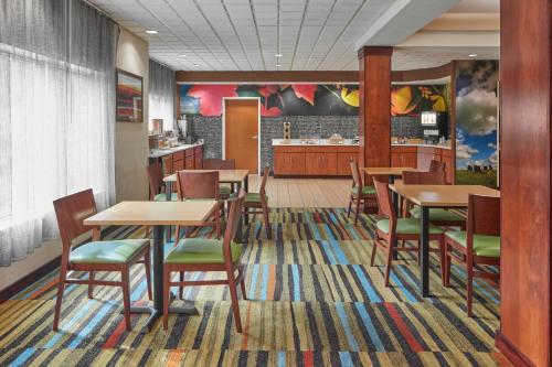 Fairfield Inn & Suites Frankfort - image 13