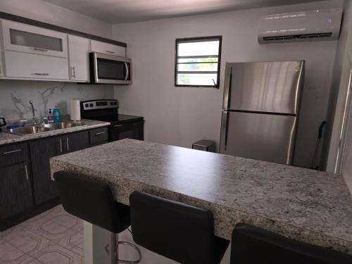 Fasilitas, Modern Apartment 3 bedrooms near Airport, Beach, and La Placita in Carolina