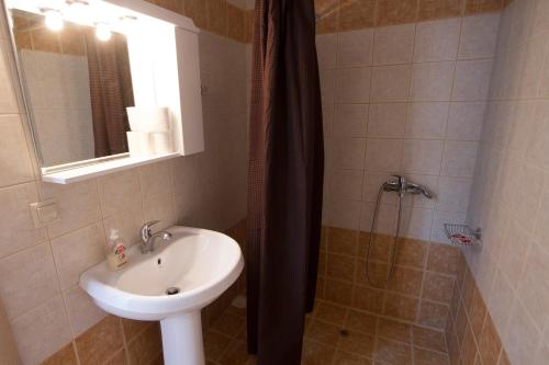 Agarathos Traditional Rooms with Pool Agarathos Traditional Rooms with Pool