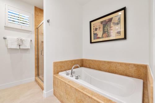 (C44) Lux Villa Near Clubhouse W/ Ms. Pac Man Condo - image 10