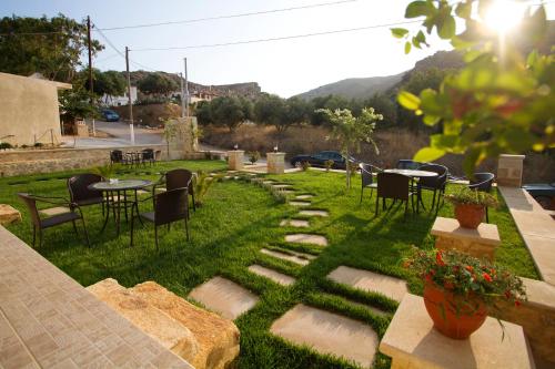 Agarathos Traditional Rooms with Pool Agarathos Traditional Rooms with Pool