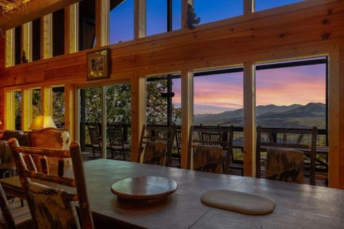 Smoky Mountain High chalet - image 14