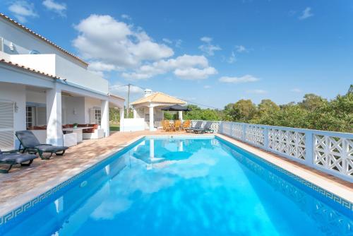 Host Wise - Quiet Spacious House - Swimming Pool, Бенагил (фото 8)