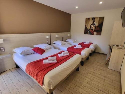 3 twin beds