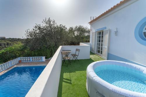 Host Wise - Quiet Spacious House - Swimming Pool, Бенагил (фото 5)