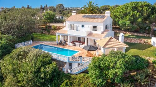 Host Wise - Quiet Spacious House - Swimming Pool, Бенагил (фото 6)