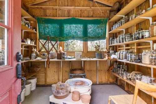 Comoditats, Spacious 3BR 2BA House in Topanga with Nature Views and Modern Amenities in Malibu