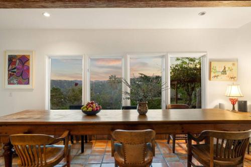 Spacious 3BR 2BA House in Topanga with Nature Views and Modern Amenities in Topanga, USA