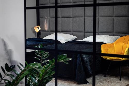 . Hotel Absolwent