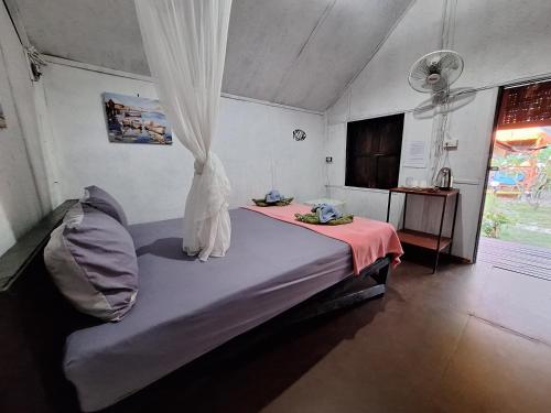 Bungalow with Fan image 8