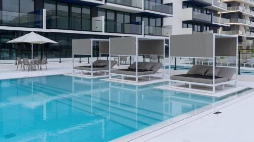 Furnished 1br In Jvc Pool Access Free Parking, Dubai (foto 3)