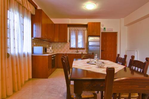 Kitchen, Aposeti Villas in Kourites