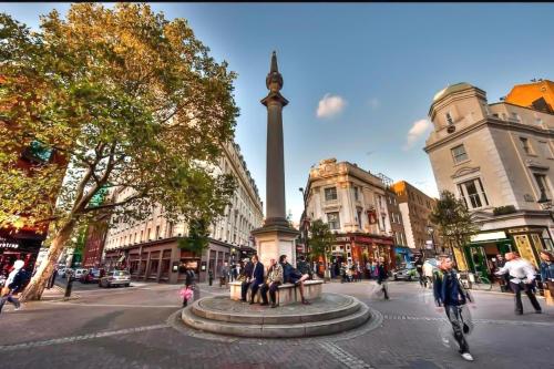 Piccadilly Circus Sleep 6 Central London VR14 5