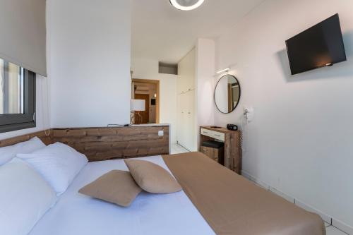 Almare Beach Hotel - image 9