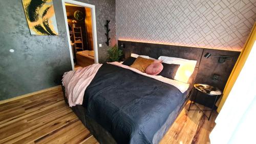 Deluxe One-Bedroom Apartment