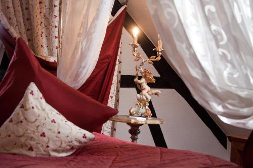 Deluxe Room with Four-Poster Bed (2 Adults)