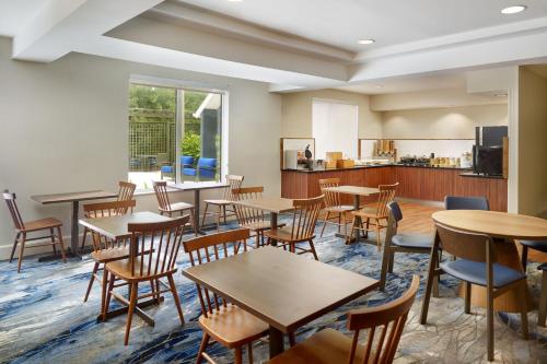 Fairfield Inn & Suites by Marriott Anderson Clemson - image 2