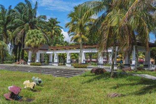 S Avenue Hotel near AEON Tebrau City Shopping Centre