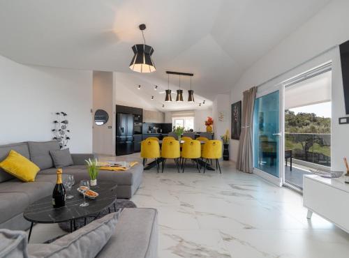 Létesítmények, Luminous Infinity Villa with Pool and Gym in Dvornica