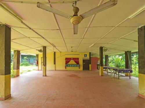 . OYO 90657 D'ambang Resort
