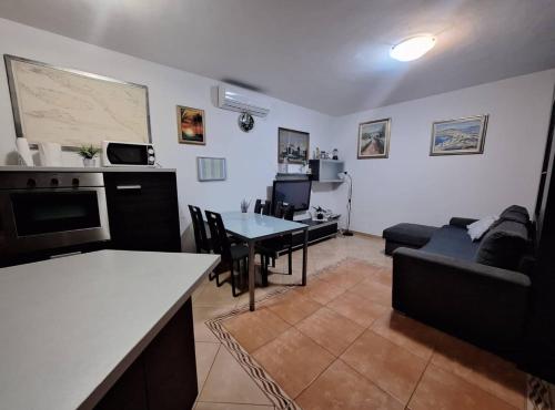 Peaceful Island Haven with Pool, BBQ & Games Area