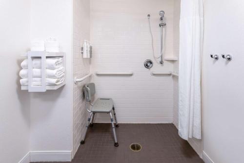 Hampton Inn & Suites Valley Forge/Oaks - image 7