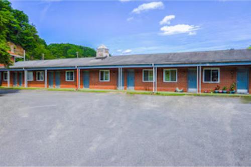 . Travelers Inn by OYO Beaver, Hwy 19