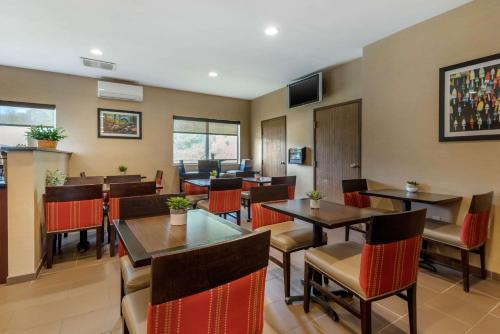 Comfort Inn Ellsworth - image 9