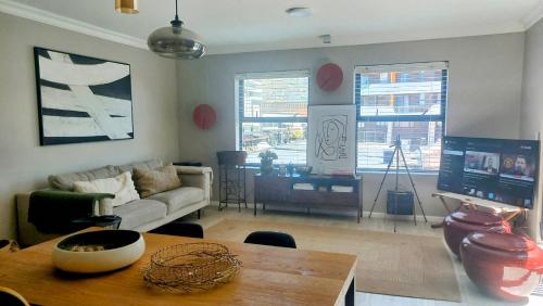 Beach & Mountain Views Luxury - Seapoint - image 6