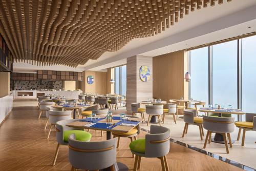 홀리데이 인 & 스위트 비엔티안 바이 IHG - 레스토랑