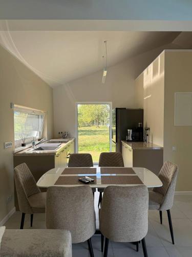 2 bedrooms, 3 beds