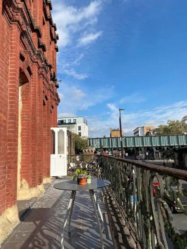 Large House In London's Trendiest Area 4