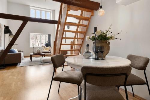 Charming Loft, High Ceiling !Modern & Central, Free private Parking 7 min walking !, Trondheim (zdjęcie 9)