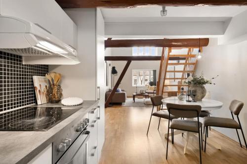 Charming Loft, High Ceiling !Modern & Central, Free private Parking 7 min walking !, Trondheim (zdjęcie 8)