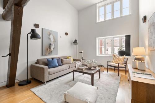 Charming Loft, High Ceiling !Modern & Central, Free private Parking 7 min walking !, Trondheim (zdjęcie 3)
