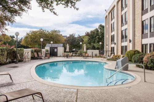 Hampton Inn Dallas-Addison - image 14