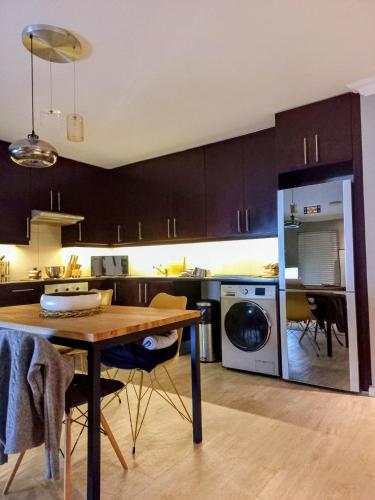 Beach & Mountain Views Luxury - Seapoint - main image